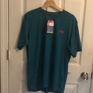 Men’s Large Northface Workout Shirt (NWT)